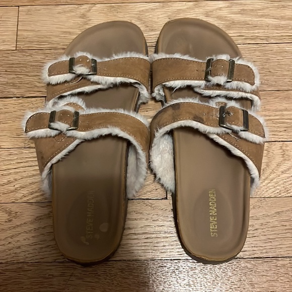 Fuzzy birkenstalks - Picture 1 of 3